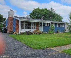 6 MAYWOOD DR, Newark, DE 19713