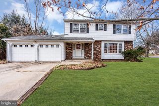 1 COLLEEN CIR, Ewing Twp, NJ 08638