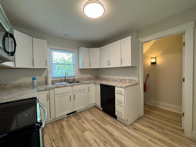 809 E Ewing Avenue, South Bend, IN 46613
