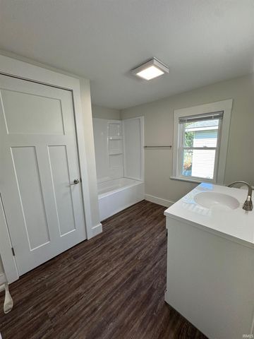 809 E Ewing Avenue, South Bend, IN 46613