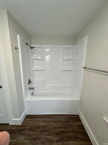 809 E Ewing Avenue, South Bend, IN 46613
