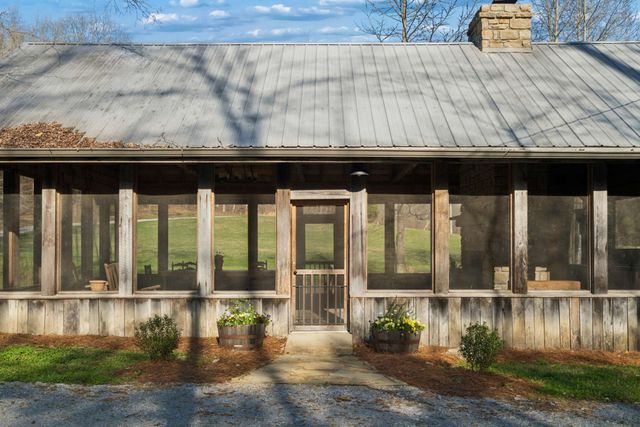 697 Johnson Branch Rd, Williamsport, TN 38487
