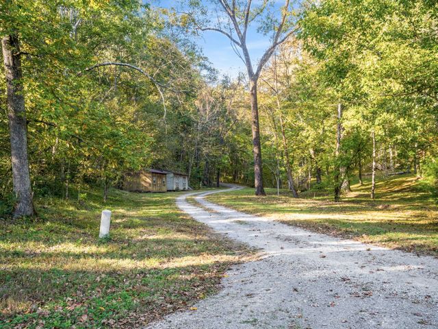 697 Johnson Branch Rd, Williamsport, TN 38487