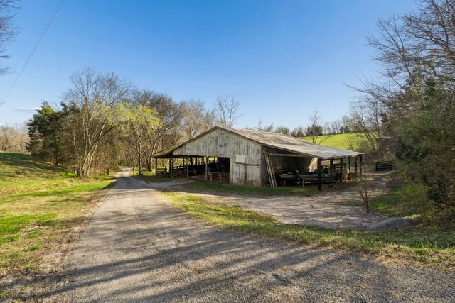 697 Johnson Branch Rd, Williamsport, TN 38487