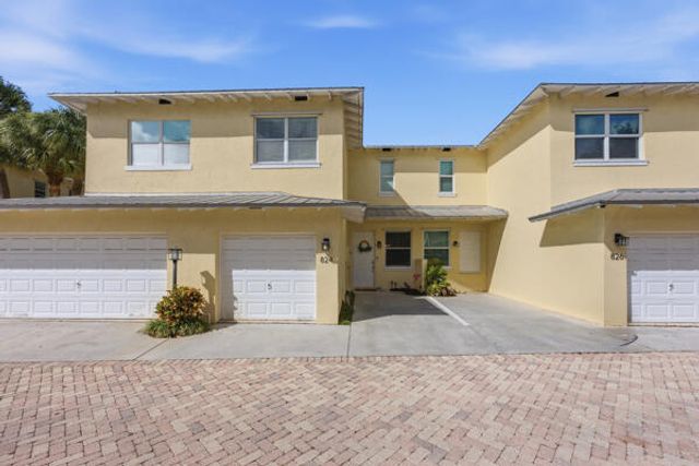 824 SE 4th Court, Deerfield Beach, FL 33441