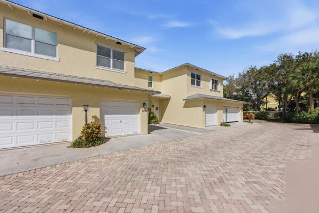 824 SE 4th Court, Deerfield Beach, FL 33441