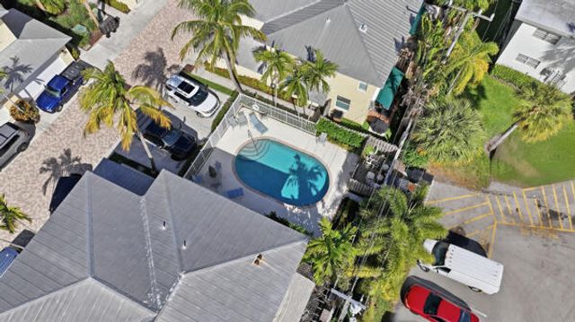 824 SE 4th Court, Deerfield Beach, FL 33441