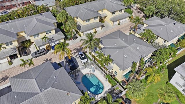 824 SE 4th Court, Deerfield Beach, FL 33441