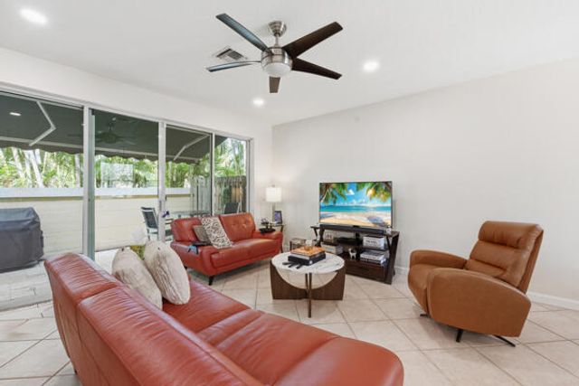 824 SE 4th Court, Deerfield Beach, FL 33441