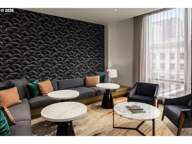 550 Sw 10TH Ave 2108, Portland, OR 97205