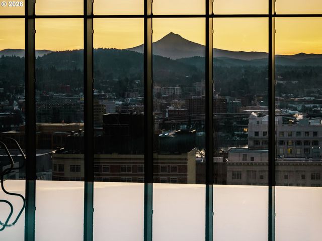 550 Sw 10TH Ave 2108, Portland, OR 97205