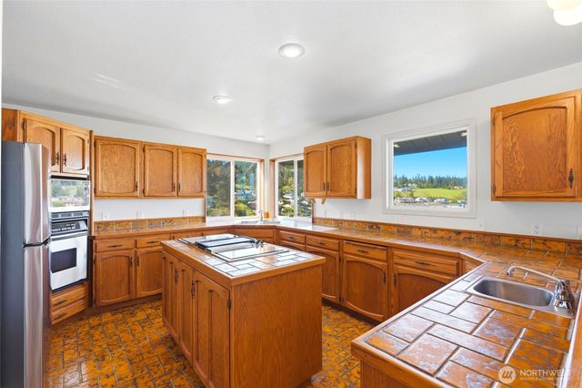 2198 Aurora Court, Oak Harbor, WA 98277