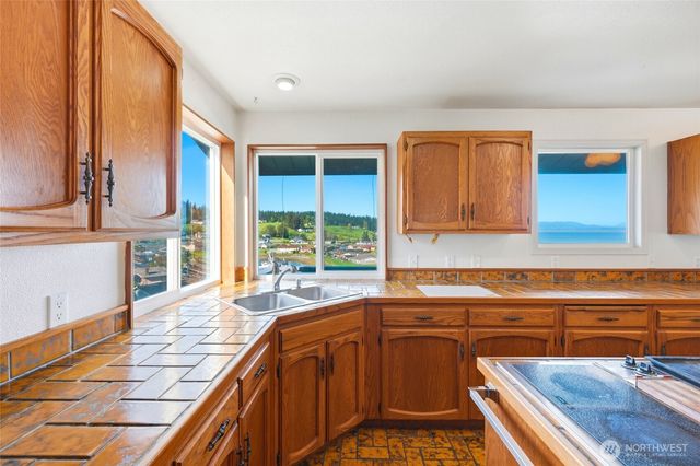 2198 Aurora Court, Oak Harbor, WA 98277
