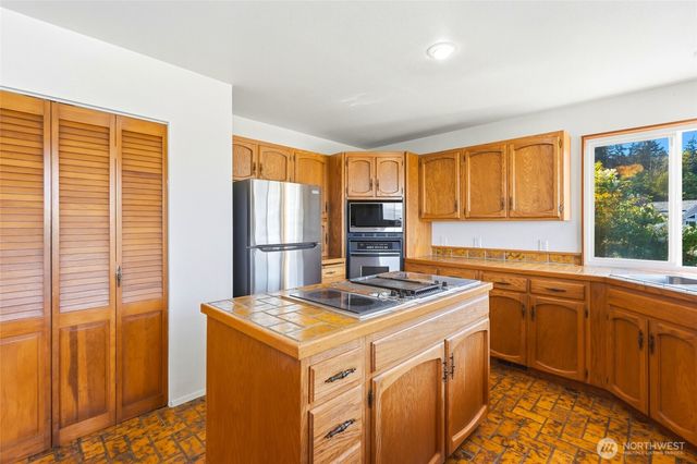 2198 Aurora Court, Oak Harbor, WA 98277