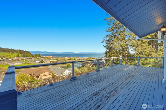 2198 Aurora Court, Oak Harbor, WA 98277