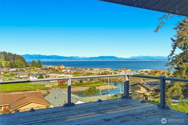 2198 Aurora Court, Oak Harbor, WA 98277