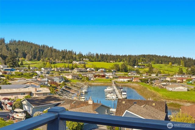 2198 Aurora Court, Oak Harbor, WA 98277