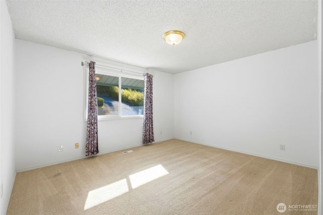 2198 Aurora Court, Oak Harbor, WA 98277