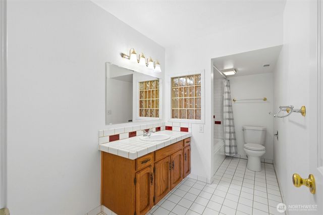 2198 Aurora Court, Oak Harbor, WA 98277