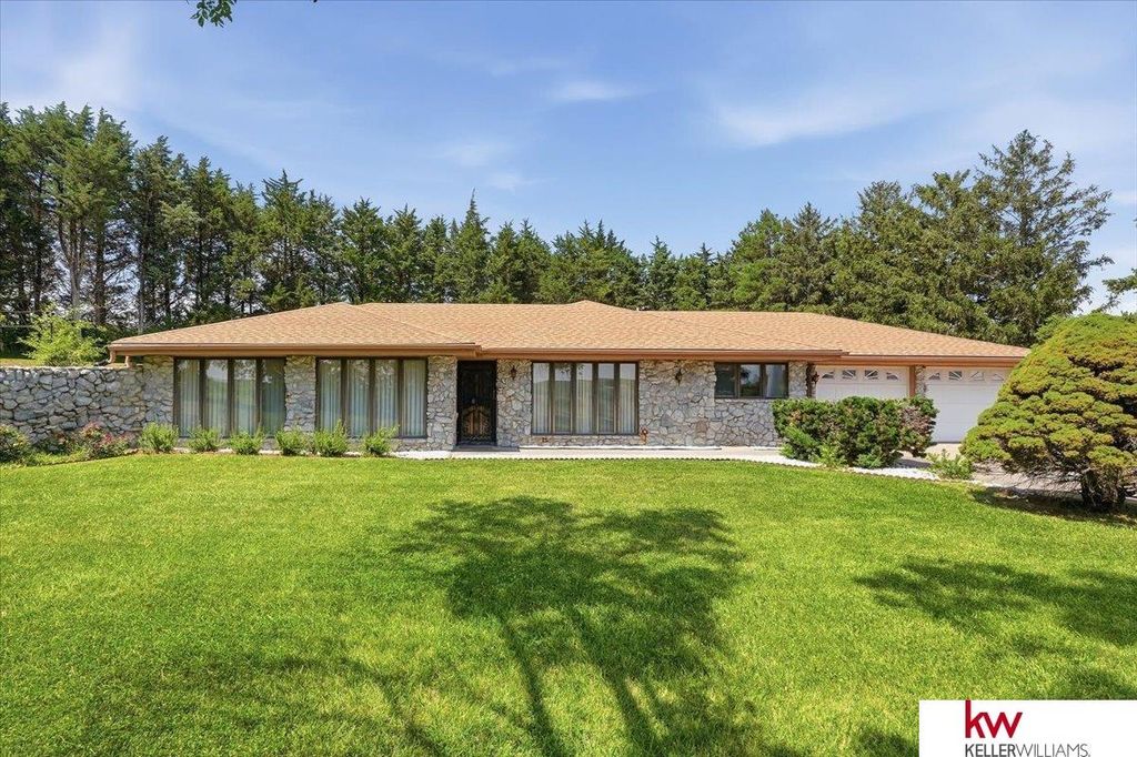 11006 Mill Road, Louisville, NE 68037