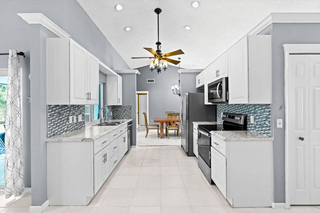 986 Cherry Lane, Wellington, FL 33414