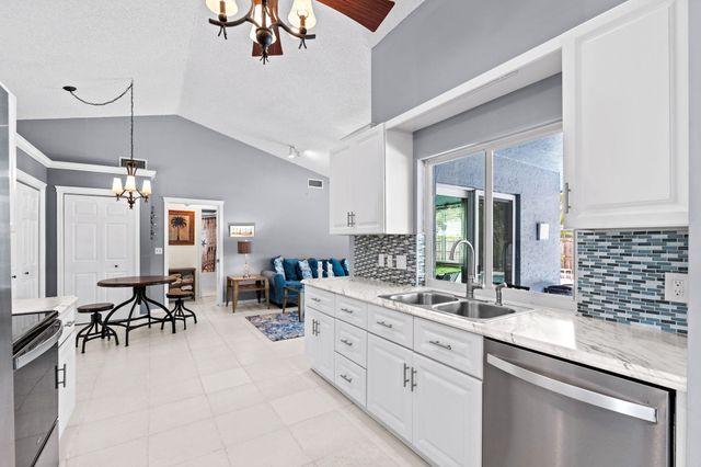 986 Cherry Lane, Wellington, FL 33414