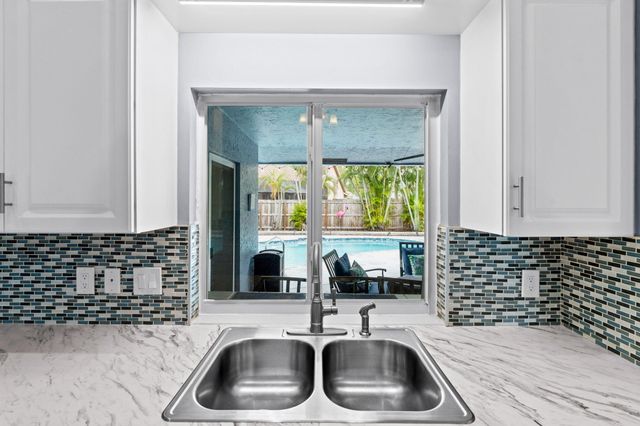 986 Cherry Lane, Wellington, FL 33414