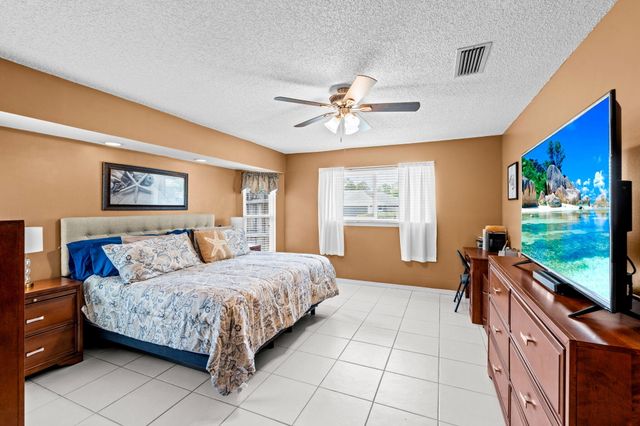 986 Cherry Lane, Wellington, FL 33414