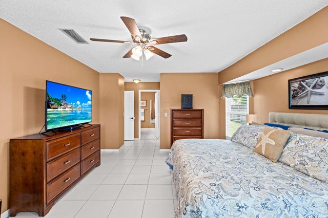 986 Cherry Lane, Wellington, FL 33414