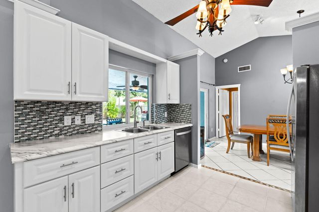 986 Cherry Lane, Wellington, FL 33414