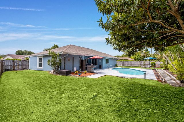 986 Cherry Lane, Wellington, FL 33414
