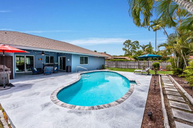 986 Cherry Lane, Wellington, FL 33414