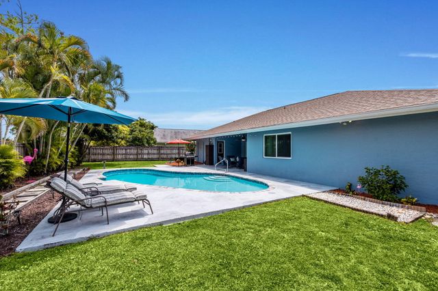 986 Cherry Lane, Wellington, FL 33414