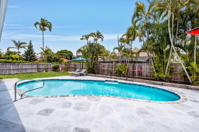 986 Cherry Lane, Wellington, FL 33414
