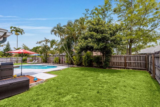 986 Cherry Lane, Wellington, FL 33414