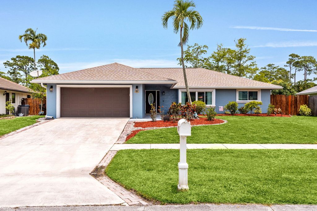 986 Cherry Lane, Wellington, FL 33414