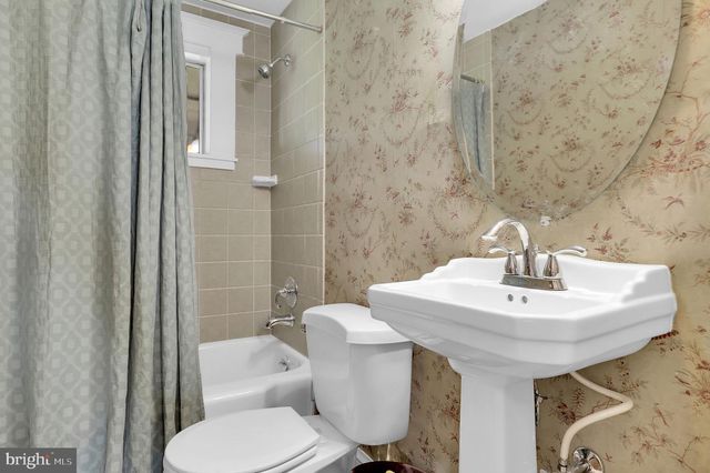 1 MONTGOMERY AVE, Gaithersburg, MD 20877