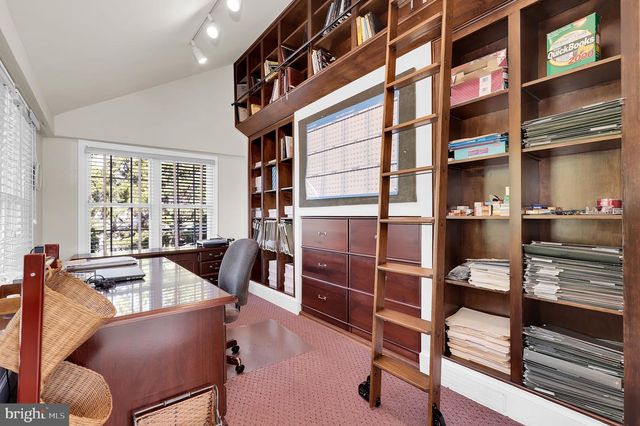 1 MONTGOMERY AVE, Gaithersburg, MD 20877