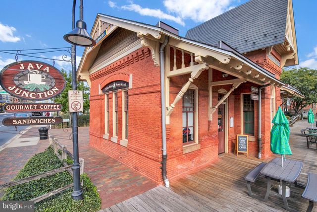 1 MONTGOMERY AVE, Gaithersburg, MD 20877