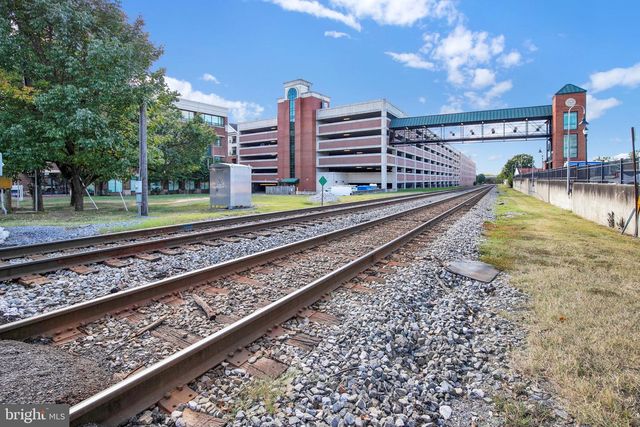 1 MONTGOMERY AVE, Gaithersburg, MD 20877