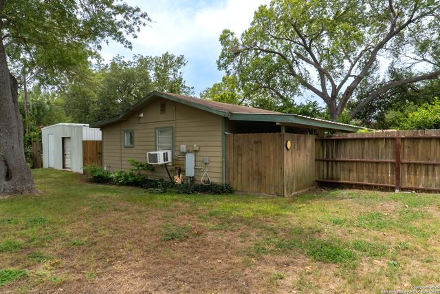 517 East Martindale Rd, Seguin, TX 78155