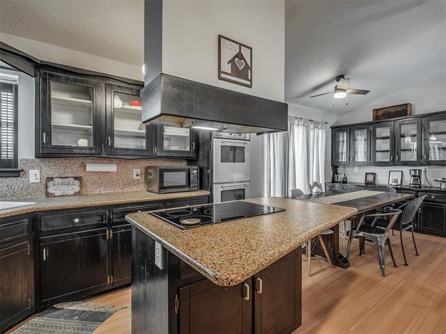 741 Kingston Drive, Yukon, OK 73099