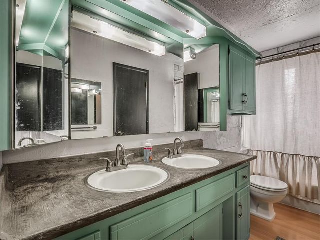 741 Kingston Drive, Yukon, OK 73099