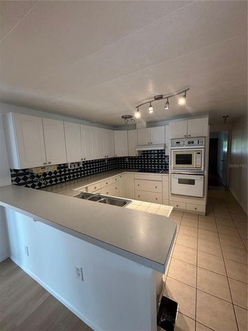 5236 KENWOOD AVENUE, Sarasota, FL 34234