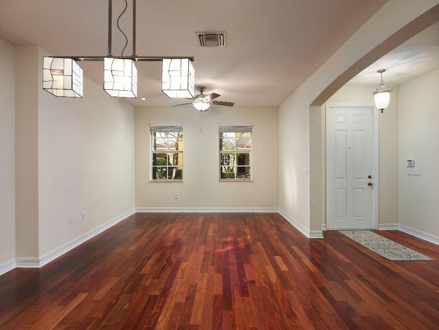 118 Foxford Court, Jupiter, FL 33458