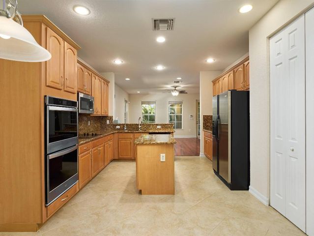 118 Foxford Court, Jupiter, FL 33458