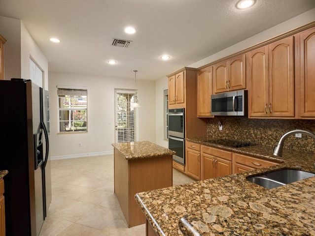 118 Foxford Court, Jupiter, FL 33458