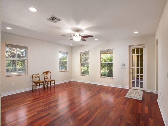 118 Foxford Court, Jupiter, FL 33458