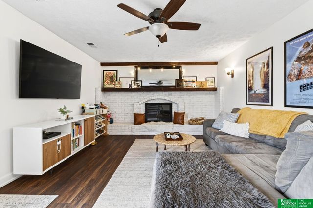 10617 M Street, Omaha, NE 68127