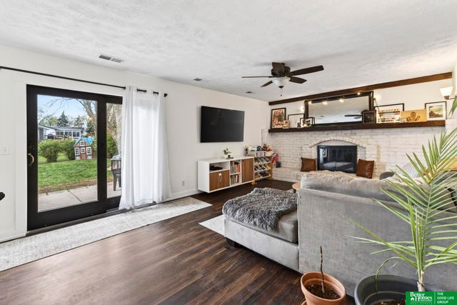 10617 M Street, Omaha, NE 68127